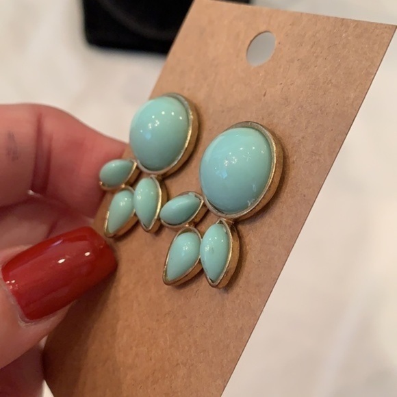 💐5/25 light mint green statement earrings - Picture 2 of 6